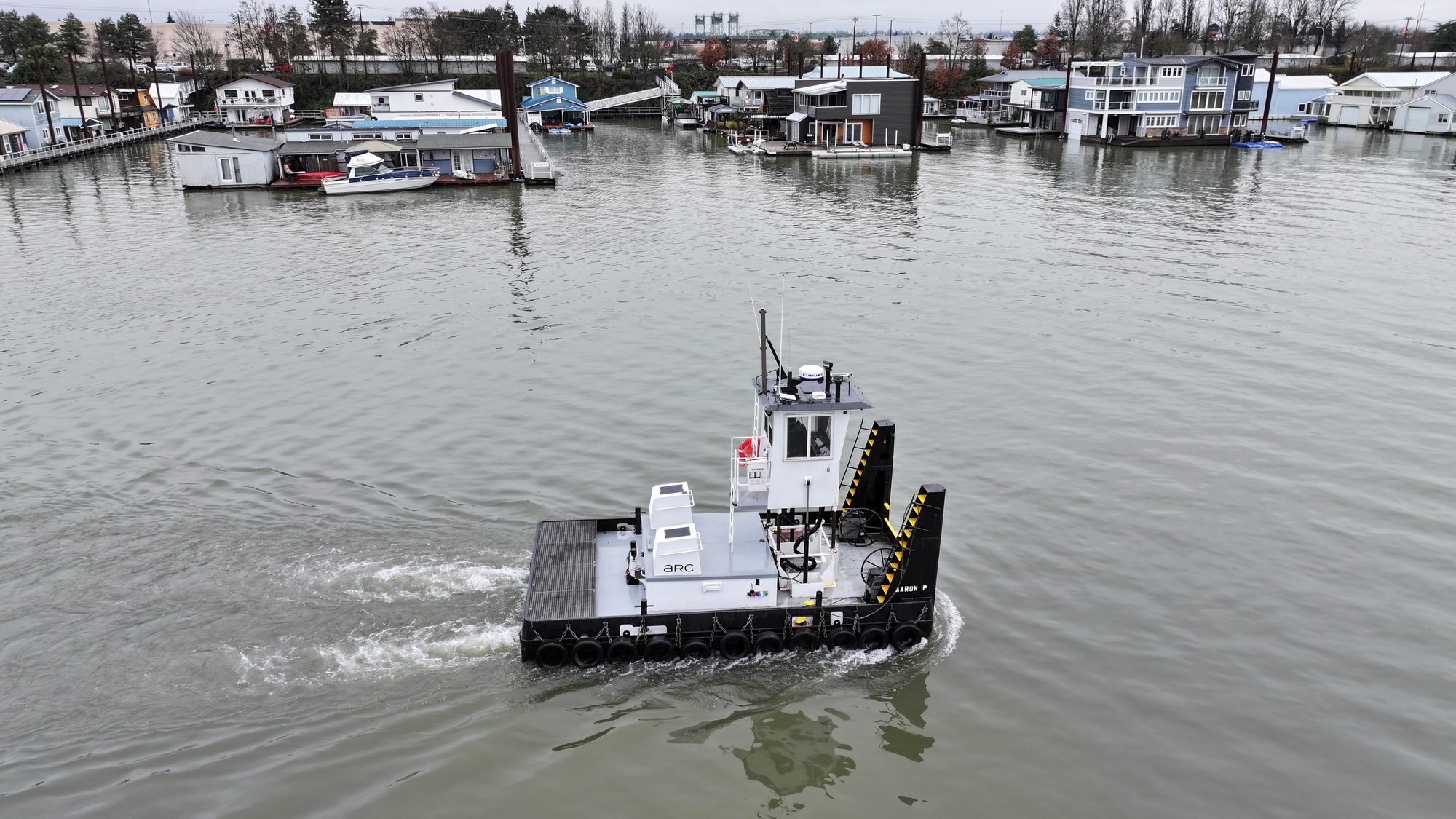 AARON P. tug from port side
