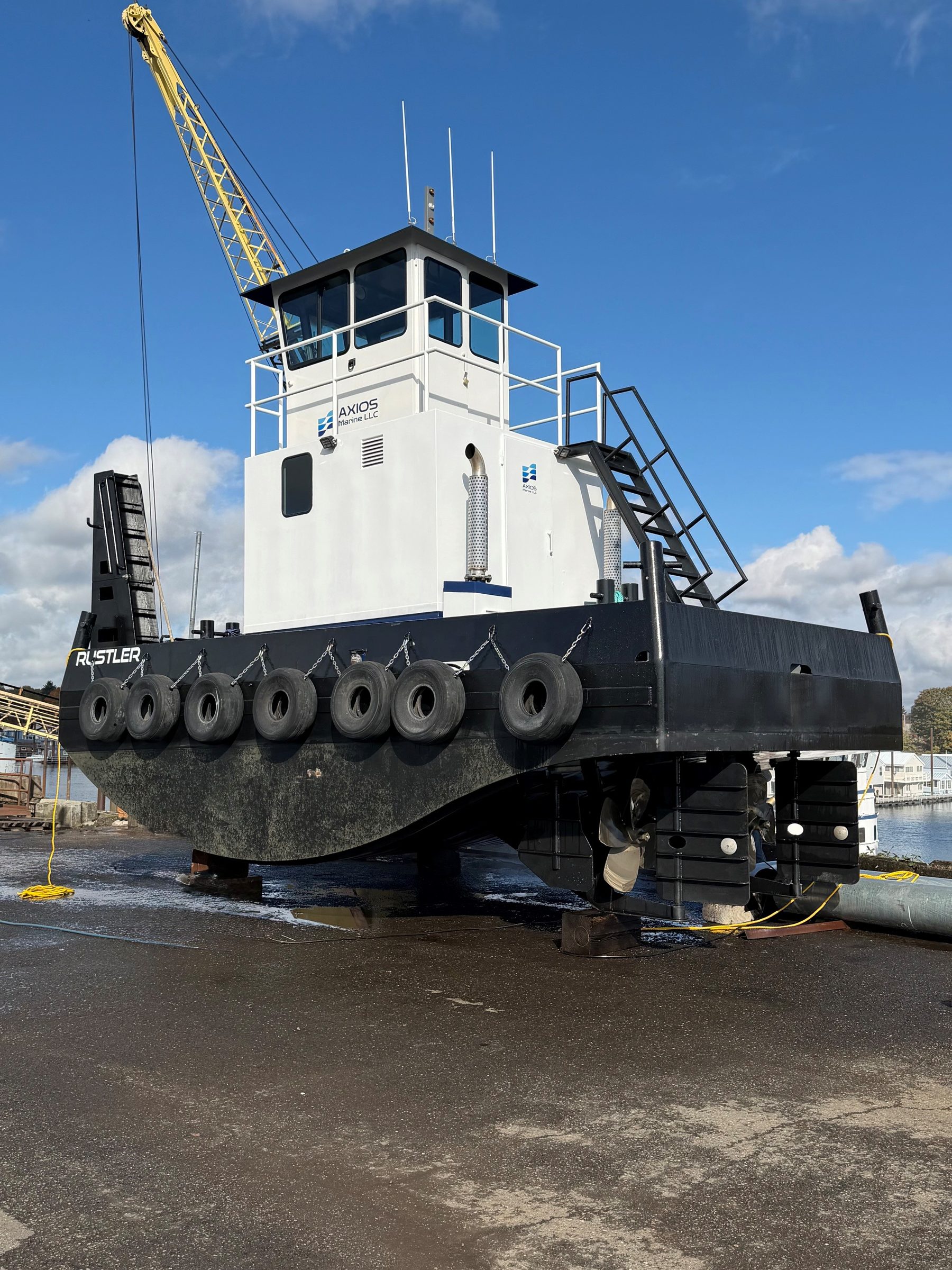 RUSTLER tug from the side
