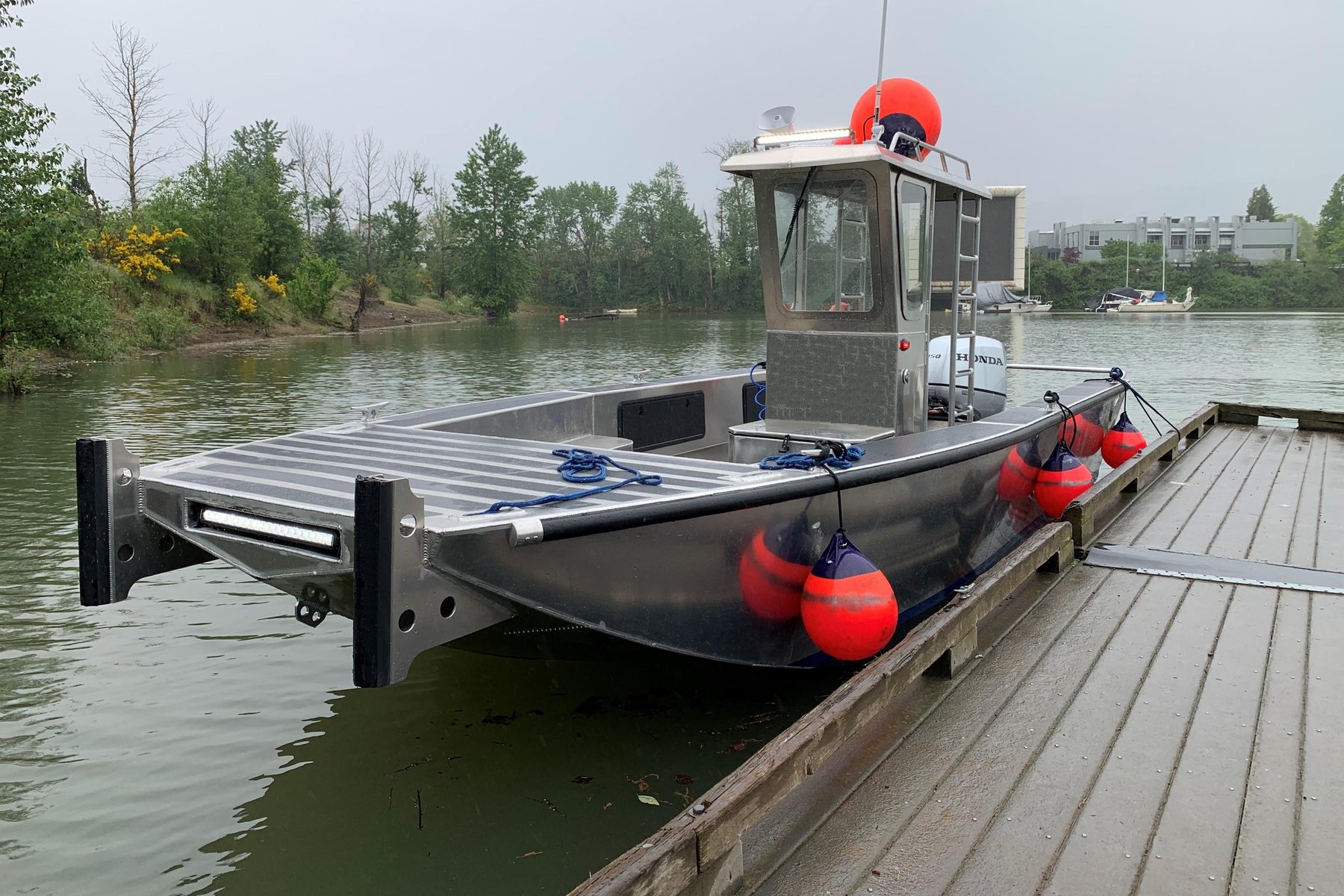 SILVERBACK GRIZZLY aluminum work skiff at the dock